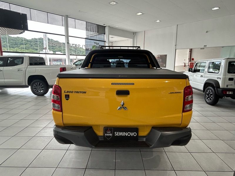 L200 Triton Savana Savana 2.4 Turbo 4X4 (Aut)