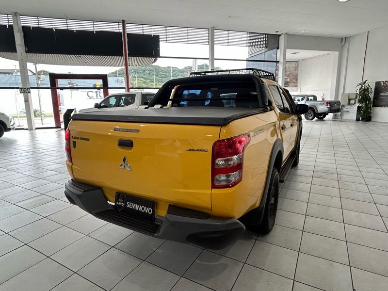 L200 Triton Savana Savana 2.4 Turbo 4X4 (Aut)