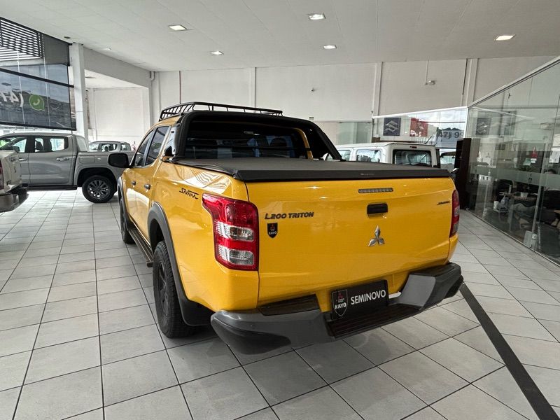 L200 Triton Savana Savana 2.4 Turbo 4X4 (Aut)
