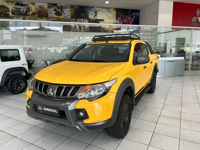 Carro Mitsubishi L200 Triton Savana 2022 Savana 2.4 Turbo 4X4 (Aut)
