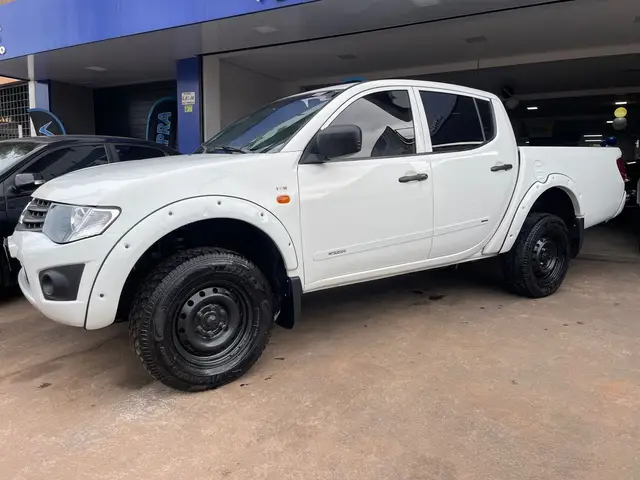 Carro Mitsubishi L200 Triton Outdoor 2015 L200 Triton GL 3.2 CD Turbo