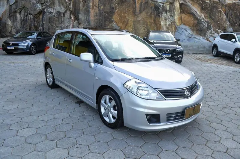 Nissan Tiida SL 1.8 (flex) (aut)