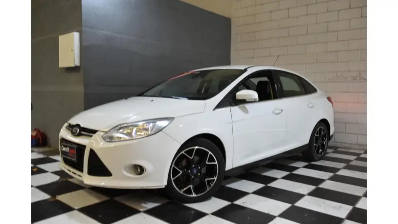 Ford Focus Sedan Titanium 2.0 16V PowerShift