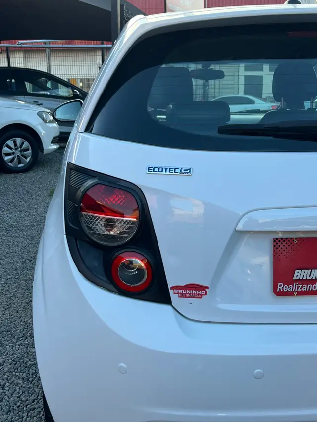 Carro Chevrolet Sonic 2014 Hatch LT 1.6 (Aut)