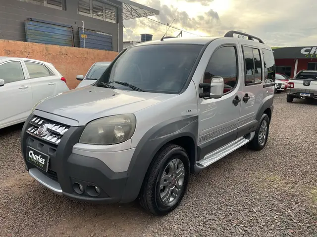 Carro Fiat Doblò 2013 Adventure 1.8 16V (Flex)