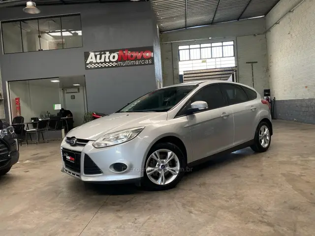 Carro Ford Focus Hatch 2015 SE 1.6 16V TiVCT