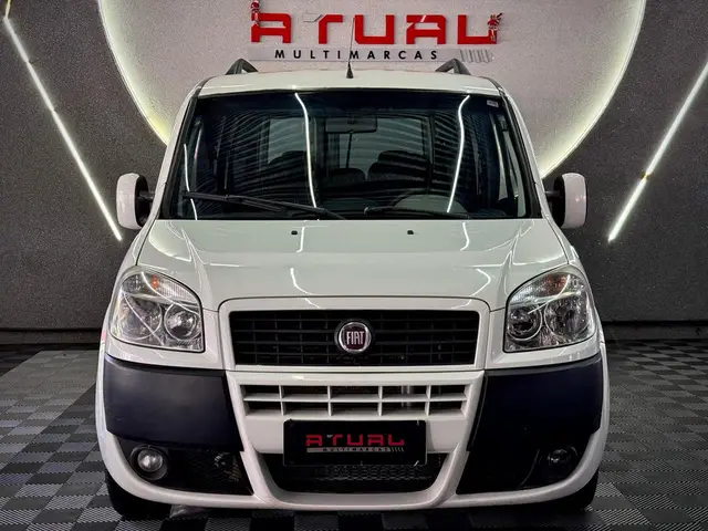 Carro Fiat Doblò 2010 HLX 1.8 8V (Flex)