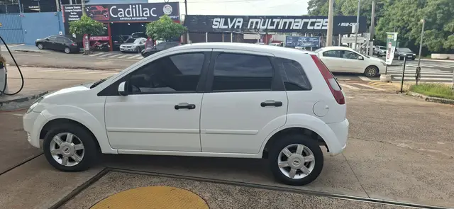 Carro Ford Fiesta Hatch 2003 Personnalité 1.0 8V