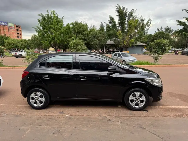 Carro Chevrolet Onix 2015 1.0 LT SPE/4