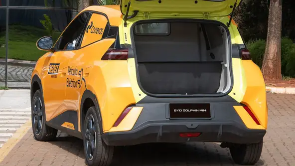 Versão furgão do Dolphin Mini ainda tem outro rival conhecido, o e-JS1 Cargo