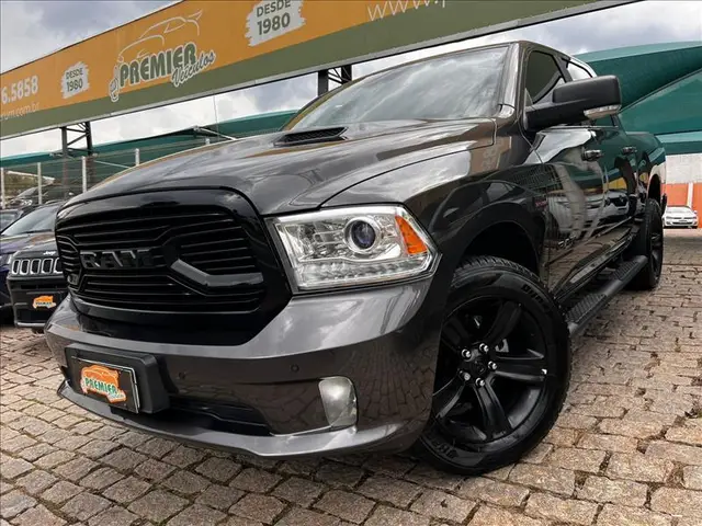 Carro RAM Classic 2022 Laramie Night Edition 5.7