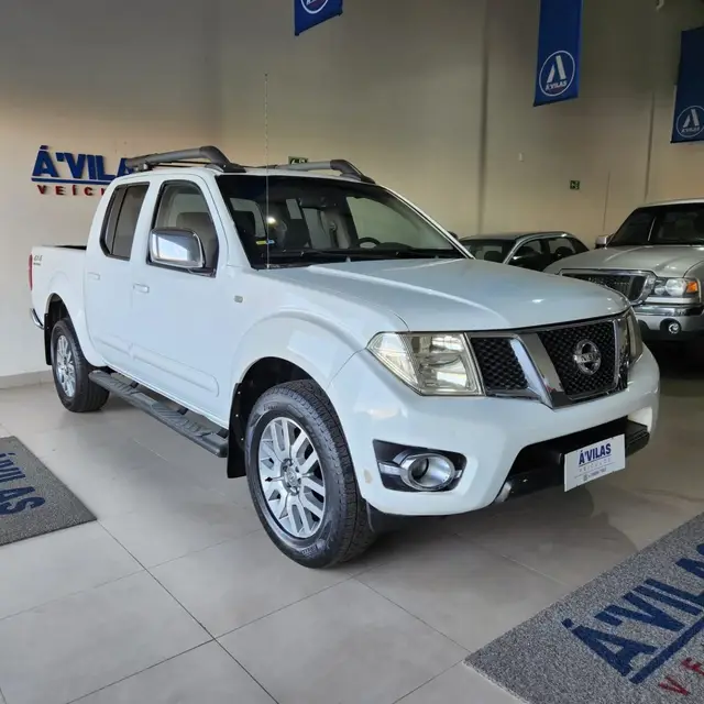 Carro Nissan Frontier 2014 2.5 TD CD 4x4 SL (Aut)