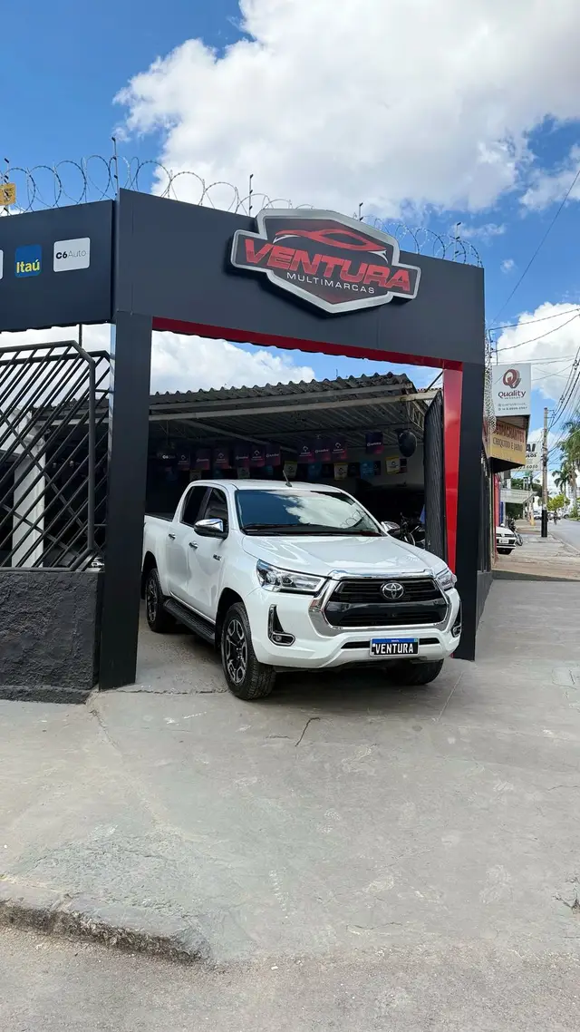 Carro Toyota Hilux Cabine Dupla 2024 SRX 4x4 2.8 Diesel