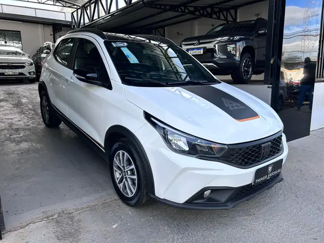 Carro Fiat Argo 2024 Trekking 1.3