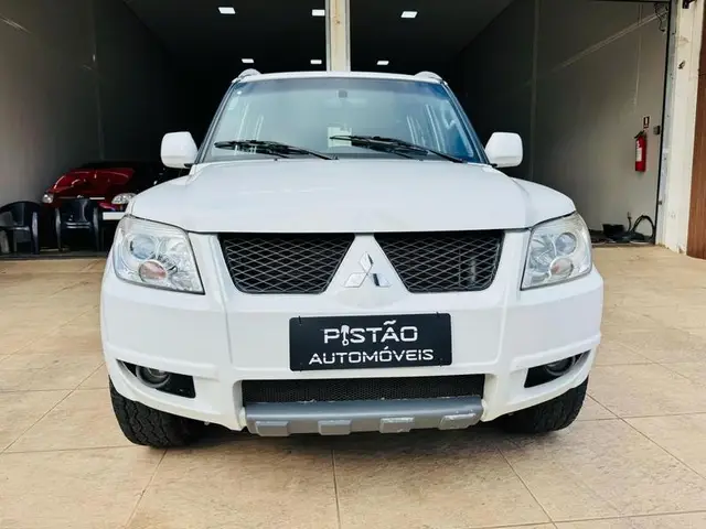 Carro Mitsubishi Pajero TR4 2013 2.0 16V 4x2 (Flex)