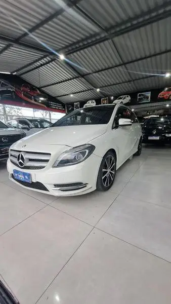 Carro Mercedes-Benz Classe B 2014 200 CGI 1.6 TB/Flex Aut.