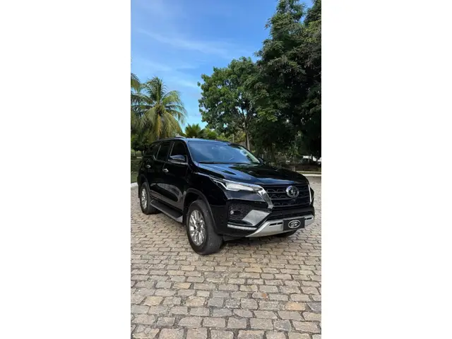 Carro Toyota SW4 2022 SRX 2.8 turbodiesel 7L 4x4 (Aut)