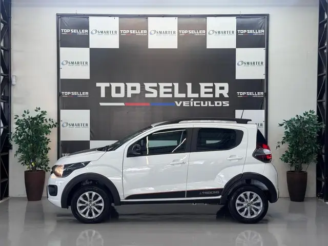 Carro Fiat Mobi 2024 Trekking 1.0