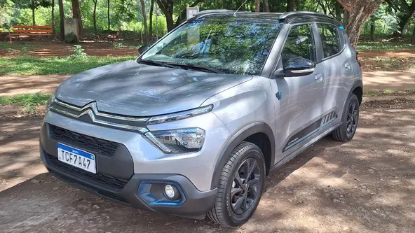 Único C3 com motor turbo, o hatch vai bem na cidade e não decepciona no estradão 