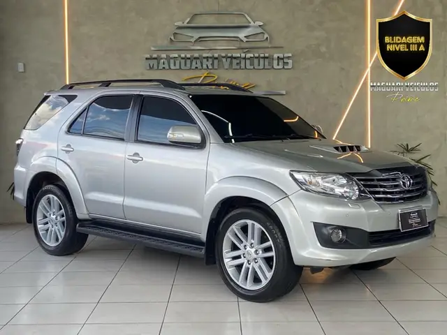 Carro Toyota Hilux SW4 2014 3.0 TDI 4x4 SRV 5L