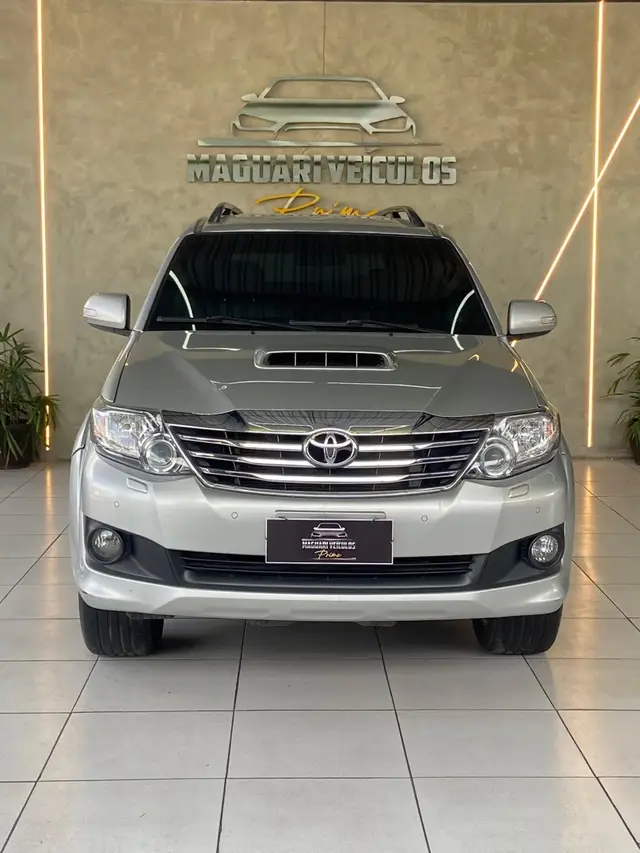 Carro Toyota Hilux SW4 2014 3.0 TDI 4x4 SRV 5L
