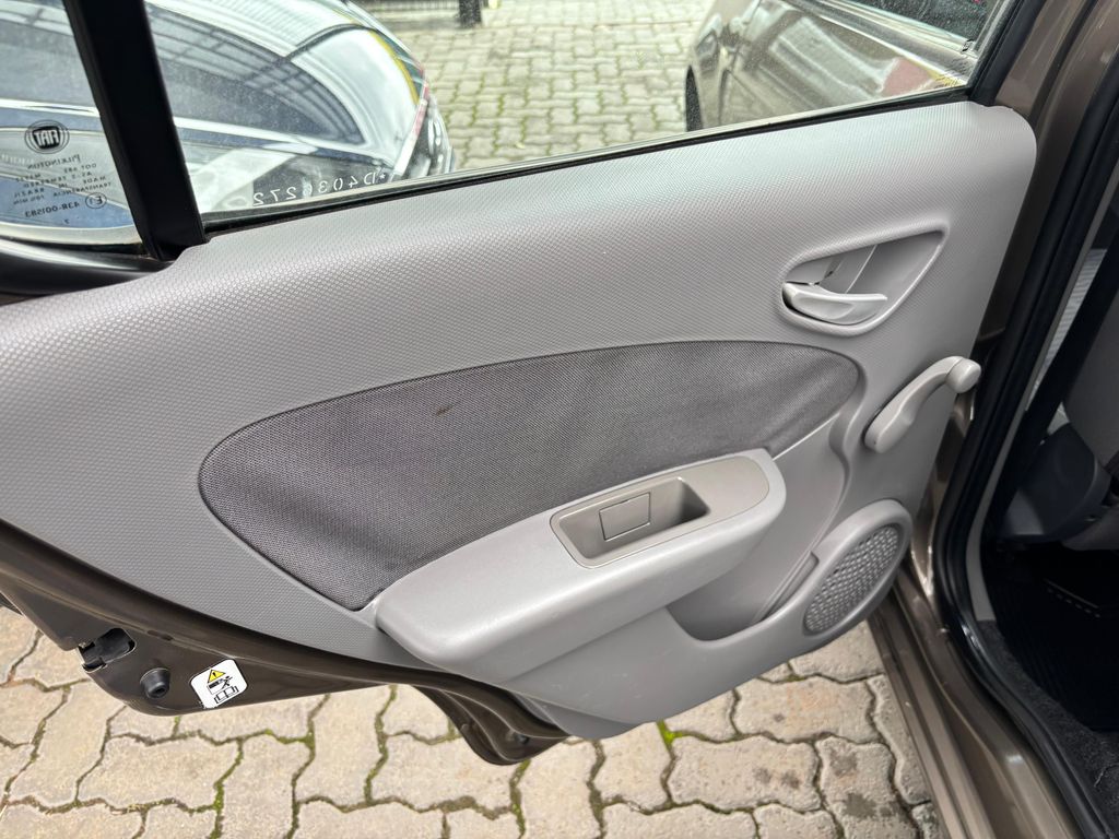 Palio Attractive 1.0 8V (Flex)