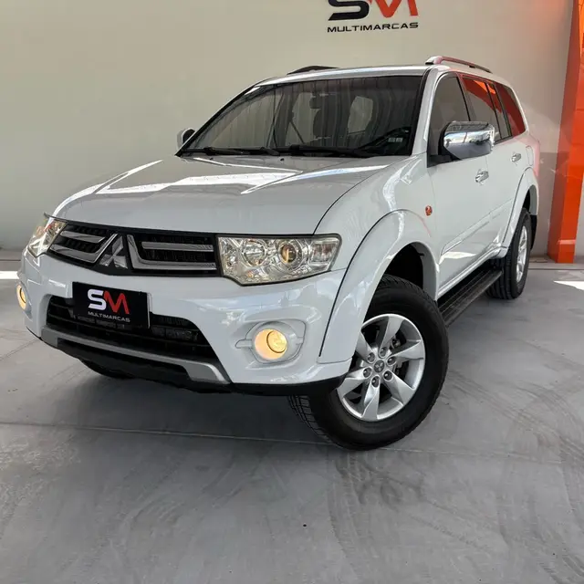 Carro Mitsubishi Pajero Dakar 2015 3.2 HPE 4WD (Aut)