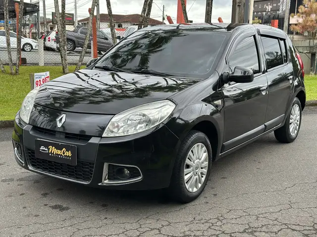 Carro Renault Sandero 2013 Privilège 1.6 8V Hi-Torque (flex)