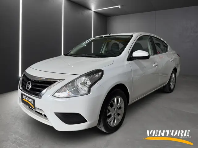Carro Nissan Versa 2017 1.6 16V SV FlexStart CVT (Flex)