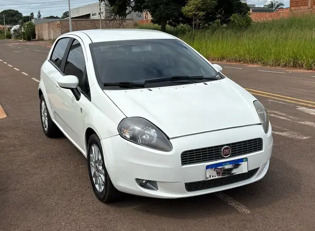 Carro Fiat Punto 2012 Attractive 1.4 (Flex)
