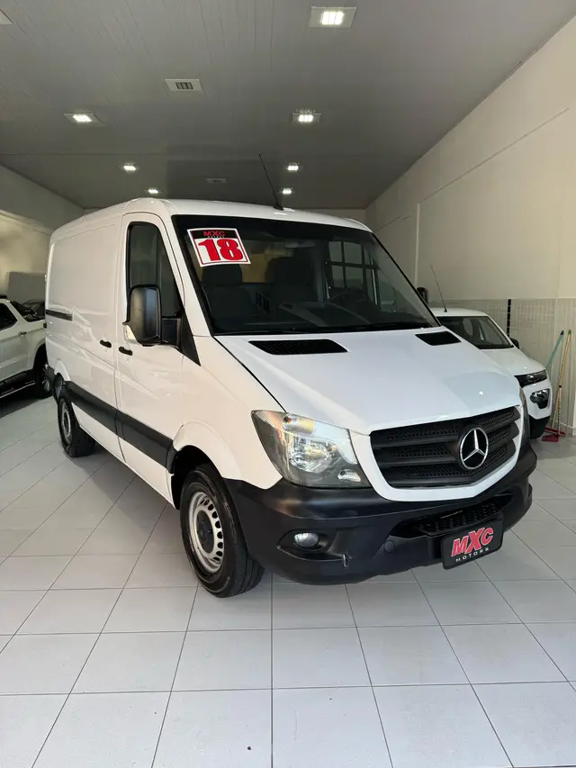 Carro Mercedes-Benz Sprinter 2018 313 Furgão Curto 2.2 129cv Dies