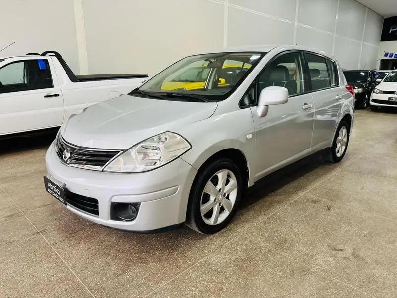 Nissan Tiida S 1.8 (flex)