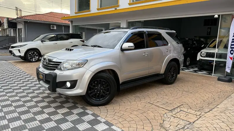 Toyota Hilux SW4 SRV 3.0 TDI 4X4 (5 Lugares)