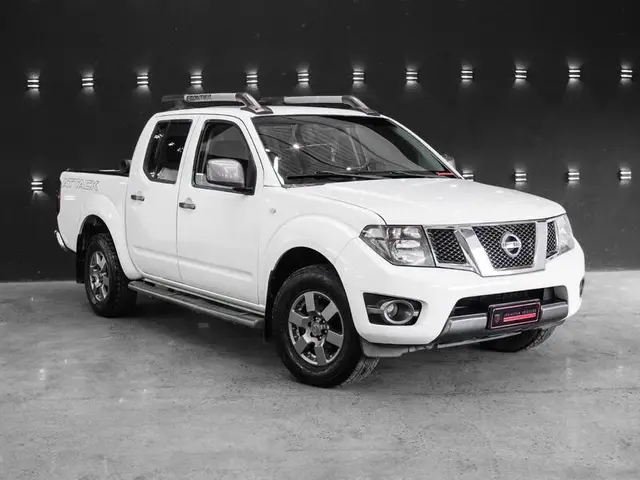 Carro Nissan Frontier 2015 2.5 TD CD 4x4 SV Attack