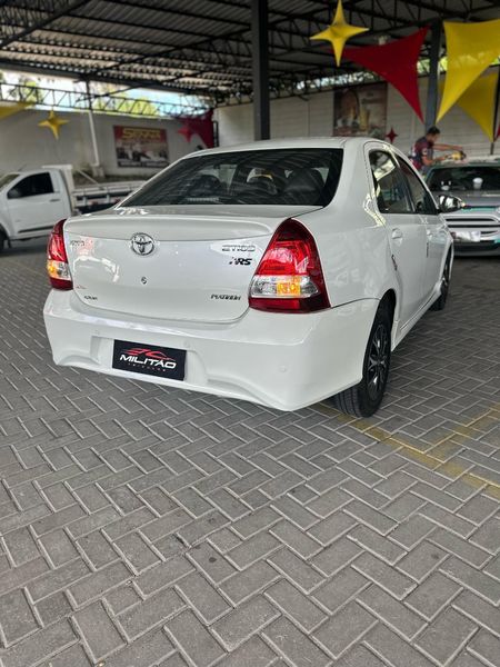 Etios Sedan Platinum 1.5 (Aut) (Flex)