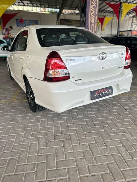 Etios Sedan Platinum 1.5 (Aut) (Flex)