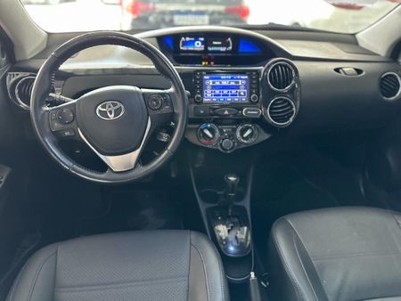 Etios Sedan Platinum 1.5 (Aut) (Flex)
