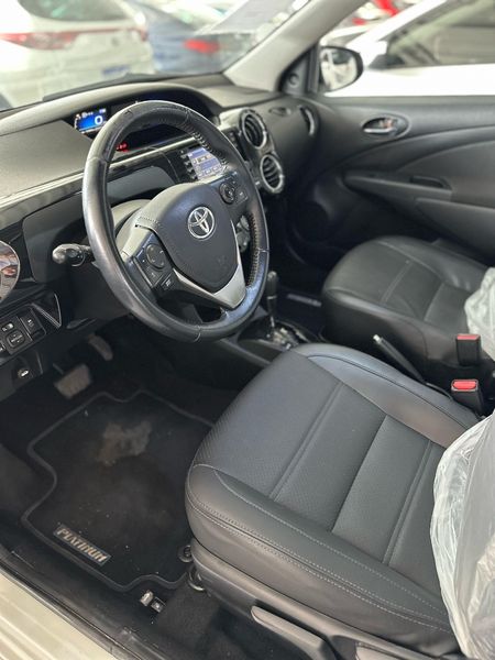 Etios Sedan Platinum 1.5 (Aut) (Flex)