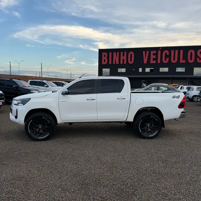 Carro Toyota Hilux Cabine Dupla 2023 SRX Limited 4x4 2.8 TDI Diesel Aut