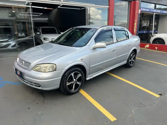 Carro Chevrolet Astra Sedan 2001 GL Milenium 1.8 MPFi