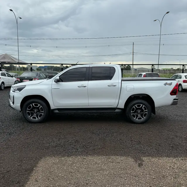 Carro Toyota Hilux Cabine Dupla 2024 SRX 4x4 2.8 Diesel