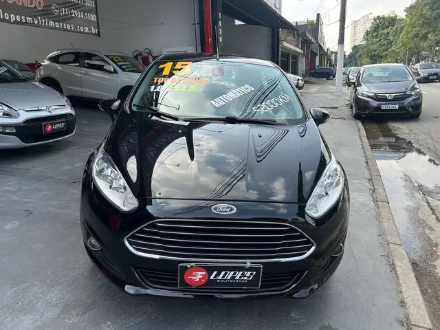 Carro Ford Fiesta Hatch 2015 Titanium Powershift 1.6 (Flex)