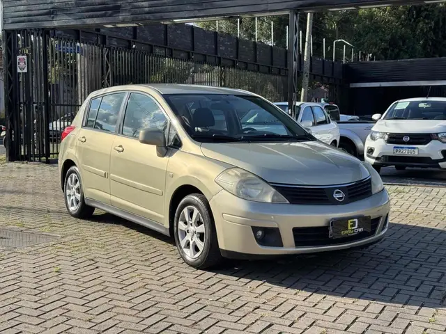 Carro Nissan Tiida 2008 S 1.8
