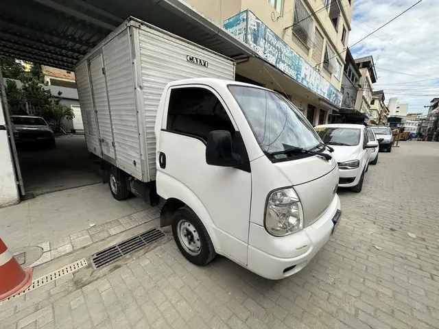 Carro Kia Bongo 2012 2.5 DLX 4X2 c simples RD com carroceria