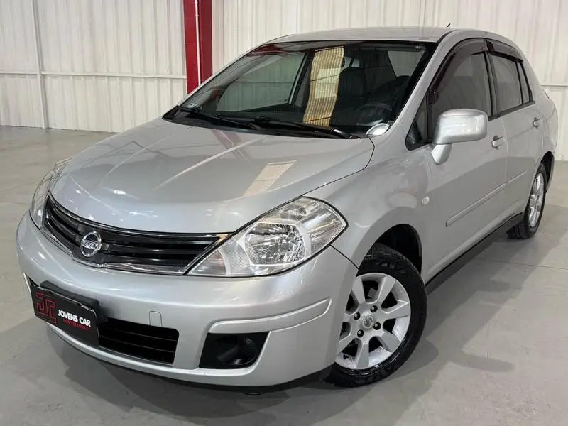 Nissan Tiida SL 1.8 (flex) (aut)