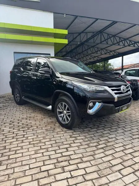 Carro Toyota Hilux Cabine Dupla 2017 Hilux 2.8 TDI SRX CD 4x4 (Aut)
