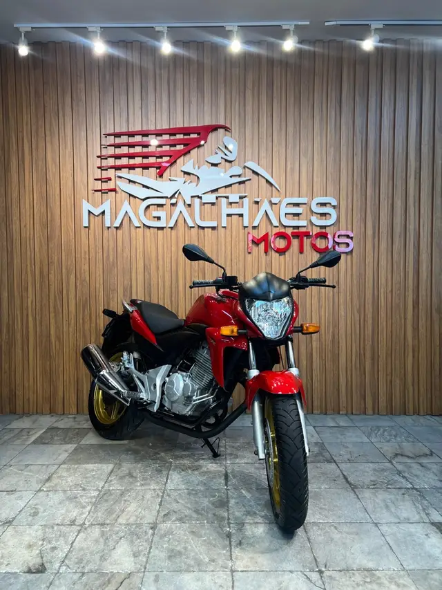 Carro Honda CB 300R 2015 Standard