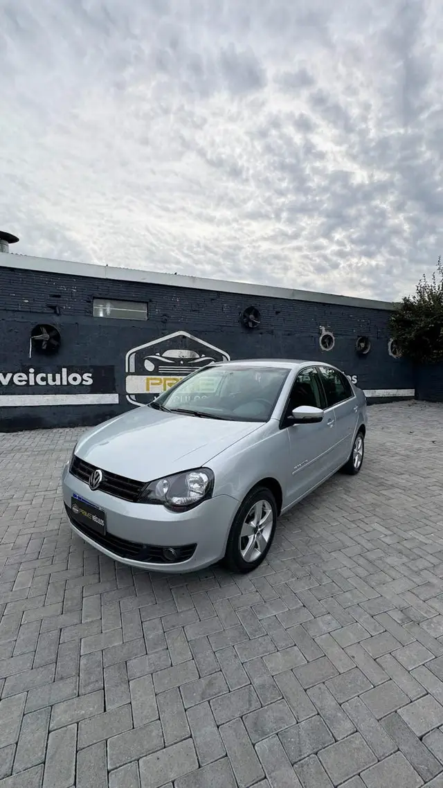 Carro Volkswagen Polo Sedan 2014 Comfortline 1.6 8V (Flex)