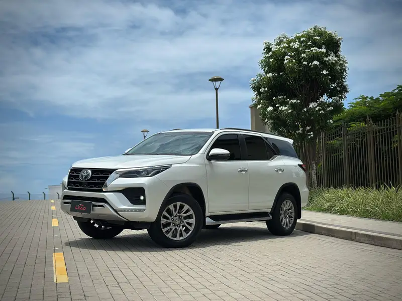 Toyota SW4 SRX 2.8 turbodiesel 7L 4x4 (Aut)