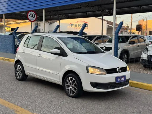 Carro Volkswagen Fox 2014 1.0 TEC (Flex) 4p